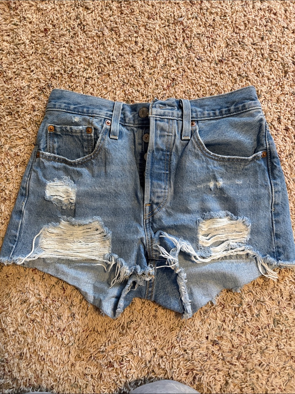 Levi's Women's 501 short light blue